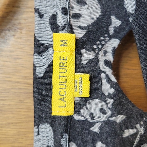 ☠LA Culture form-fitting semi-sheer skull top with open knotting on back/sleeve - Picture 6 of 9